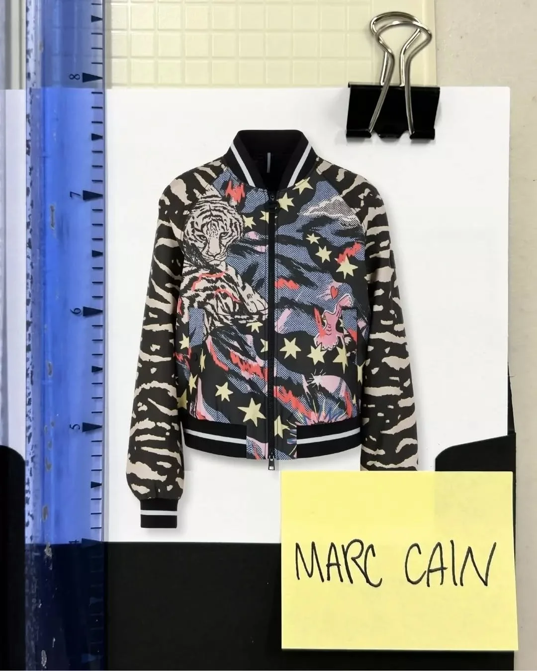 &Ecirc;tes-vous d'humeur f&eacute;line ? 🐅

Marc Cain signe une nouvelle collection pour le printemps avec des imprim&eacute;s aussi audacieux que raffin&eacute;s. Distingu&eacute;e par ses inspirations du Pop Art, Tiger Mania s&eacute;duit par son 