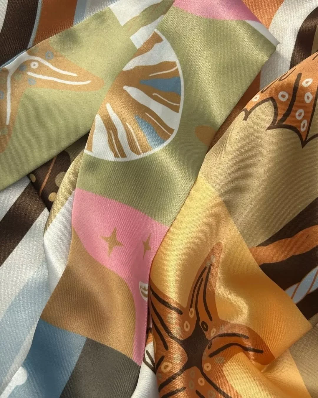 Tout le monde &agrave; bord ! ⚓

Saint James raconte une histoire haute en couleurs &agrave; travers des silhouettes classiques et revisit&eacute;es. Ludique et pleine de vie, la collection ouvre la saison estivale avec un regard nouveau. 

Pr&ecirc;