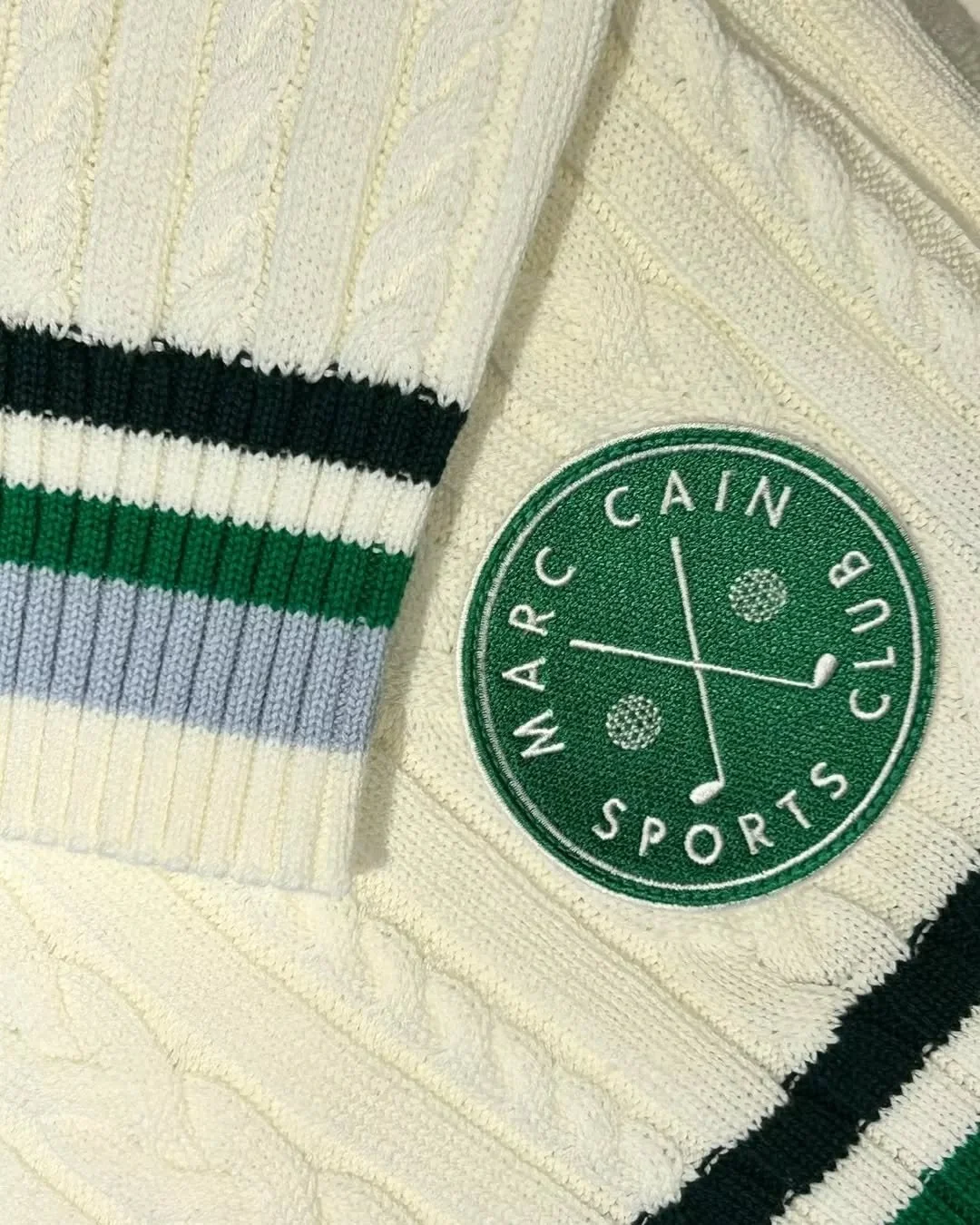 Passion golf ! ⛳

Marc Cain signe une capsule aux allures de clubs iconiques et de castes &eacute;tendues de gazon. Malgr&eacute; ses r&eacute;f&eacute;rences sportives, le souci du d&eacute;tail s'exprime &agrave; travers des imprim&eacute;s raffin&