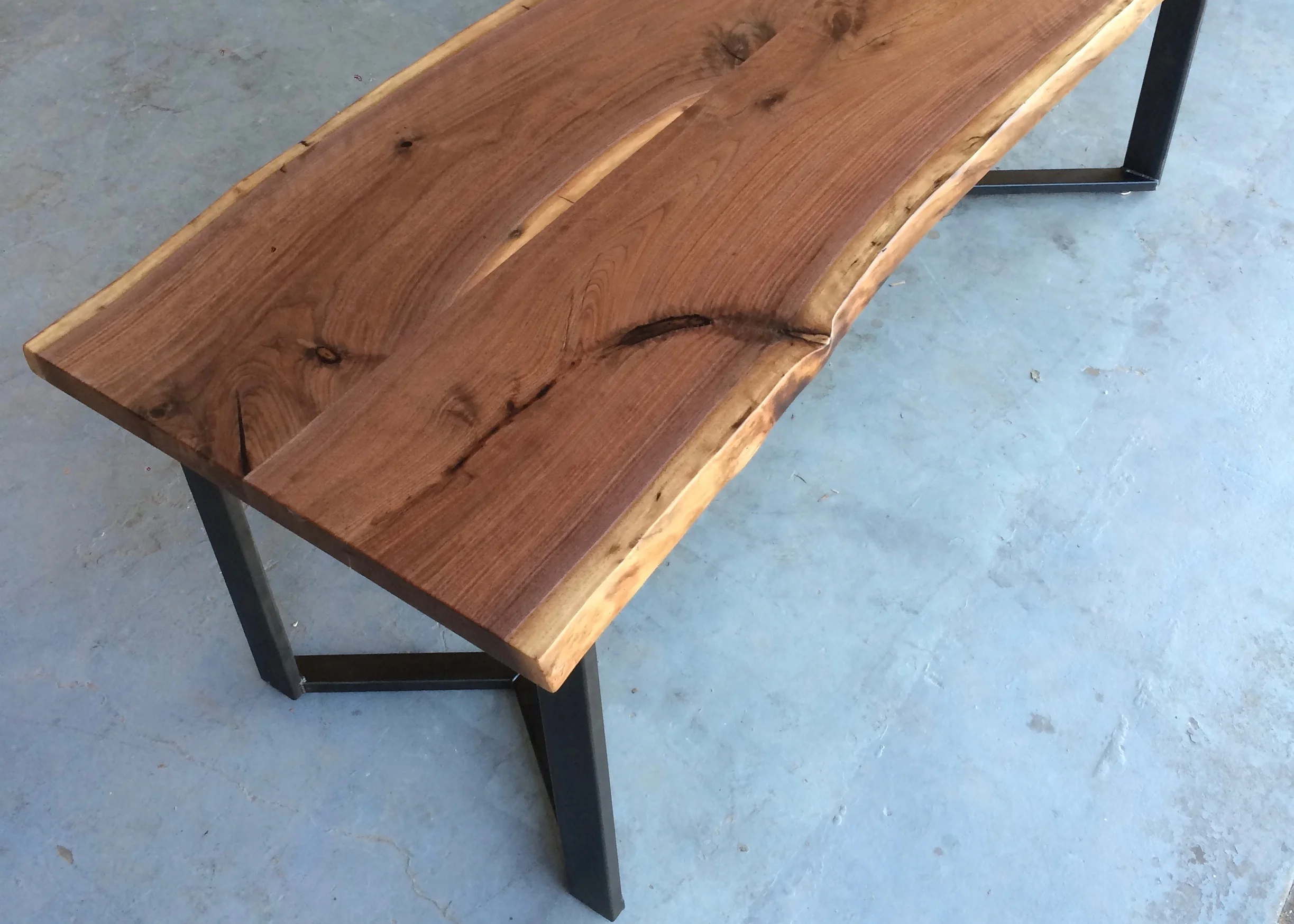 INSET V BASE in black steel