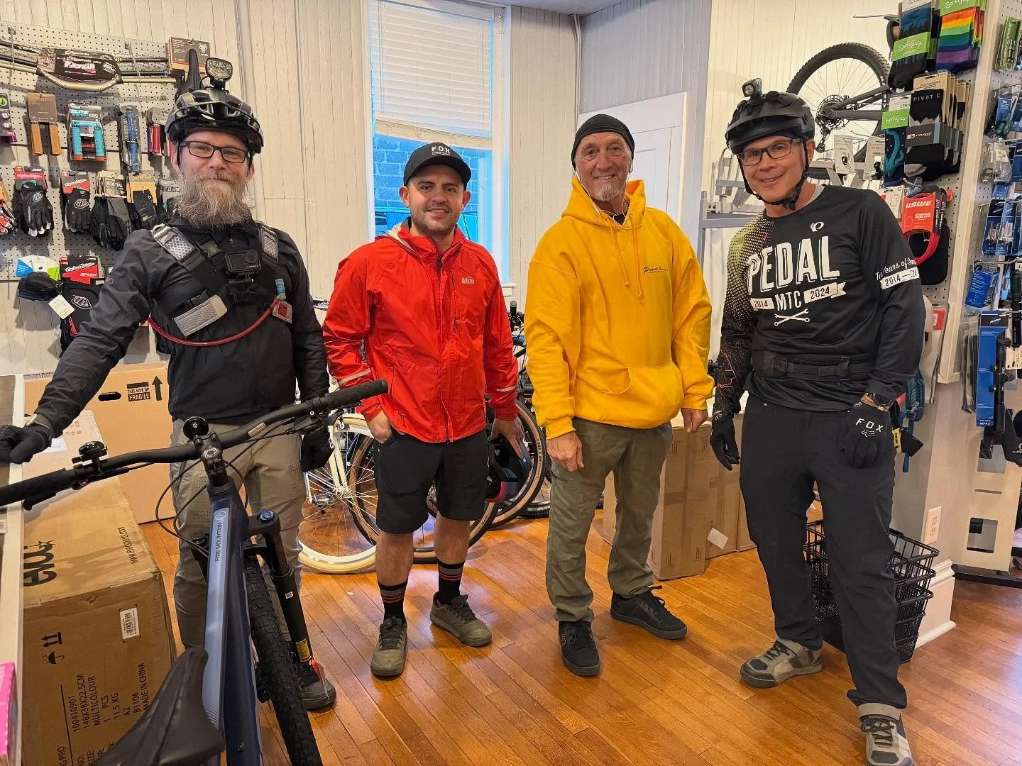 Congrats to Ronnie @viennathemusicschool on his new baby boy! Awesome he was able to squeeze a ride in tonight!
#pedalmontclair #mtb #shop #ride