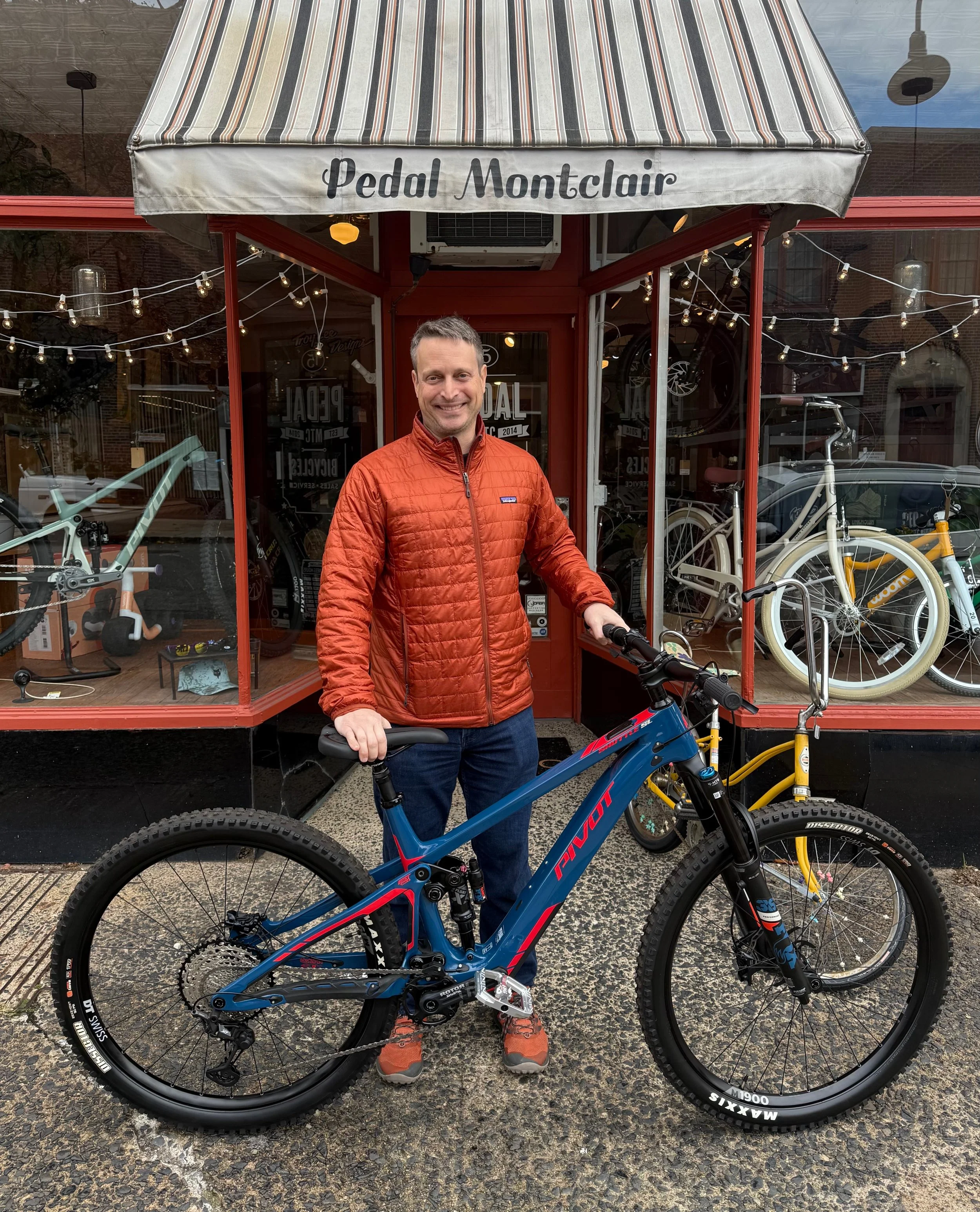 Happy mountain biker with new pivot shuttle sl e-bike