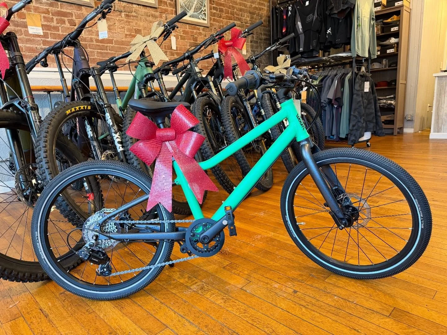 @woombikesusa 4 a favorite for growing riders!  And that green &hellip;.. 

#pedalmontclair #woombikes #morekidsonbikes #shoplocal #supportyourlocalbikeshop