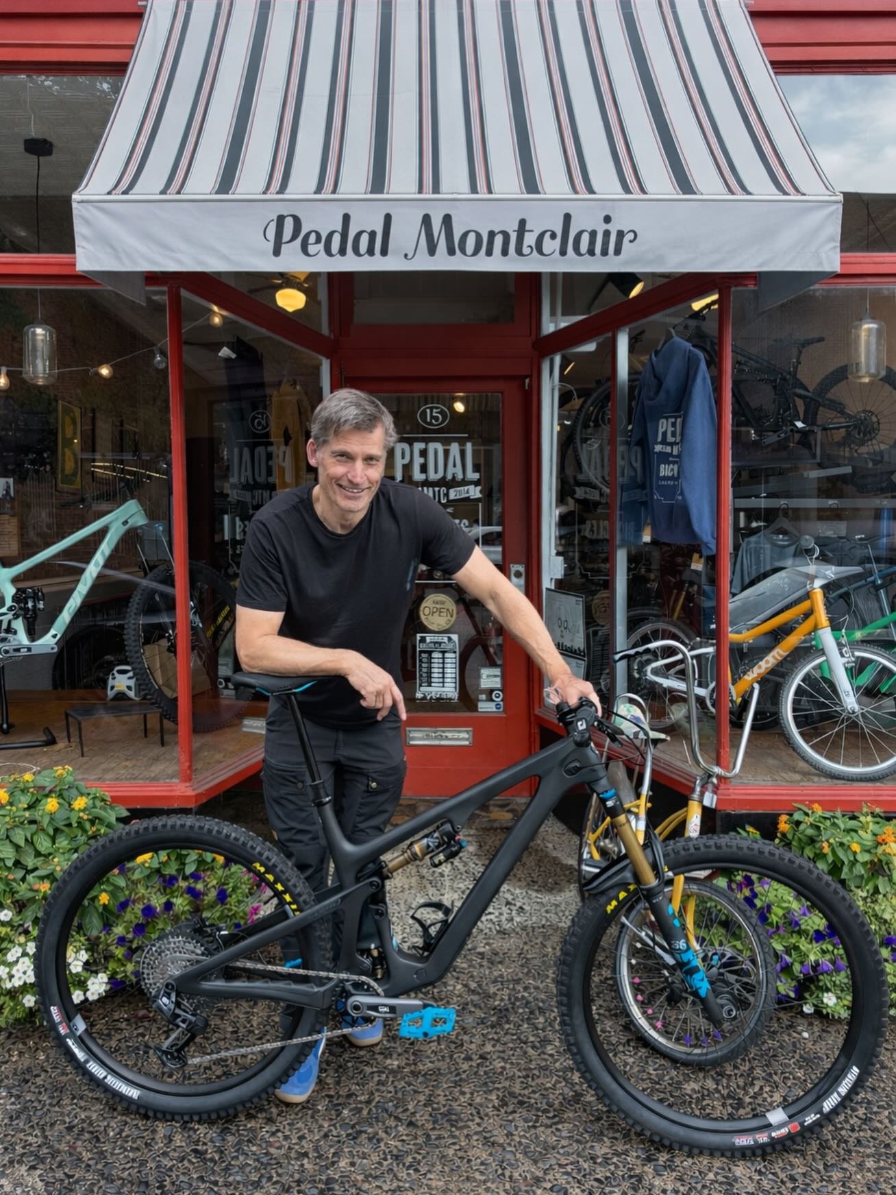 Thanks @nikolajwilliamcw for shopping small and supporting this mom and pop shop. Nikolaj picked up a Yeti SB140 and loves it!  Helping someone find the bike that just feels right never gets old! 

#pedalmontclair #yeticycles #mtb #newbikeday