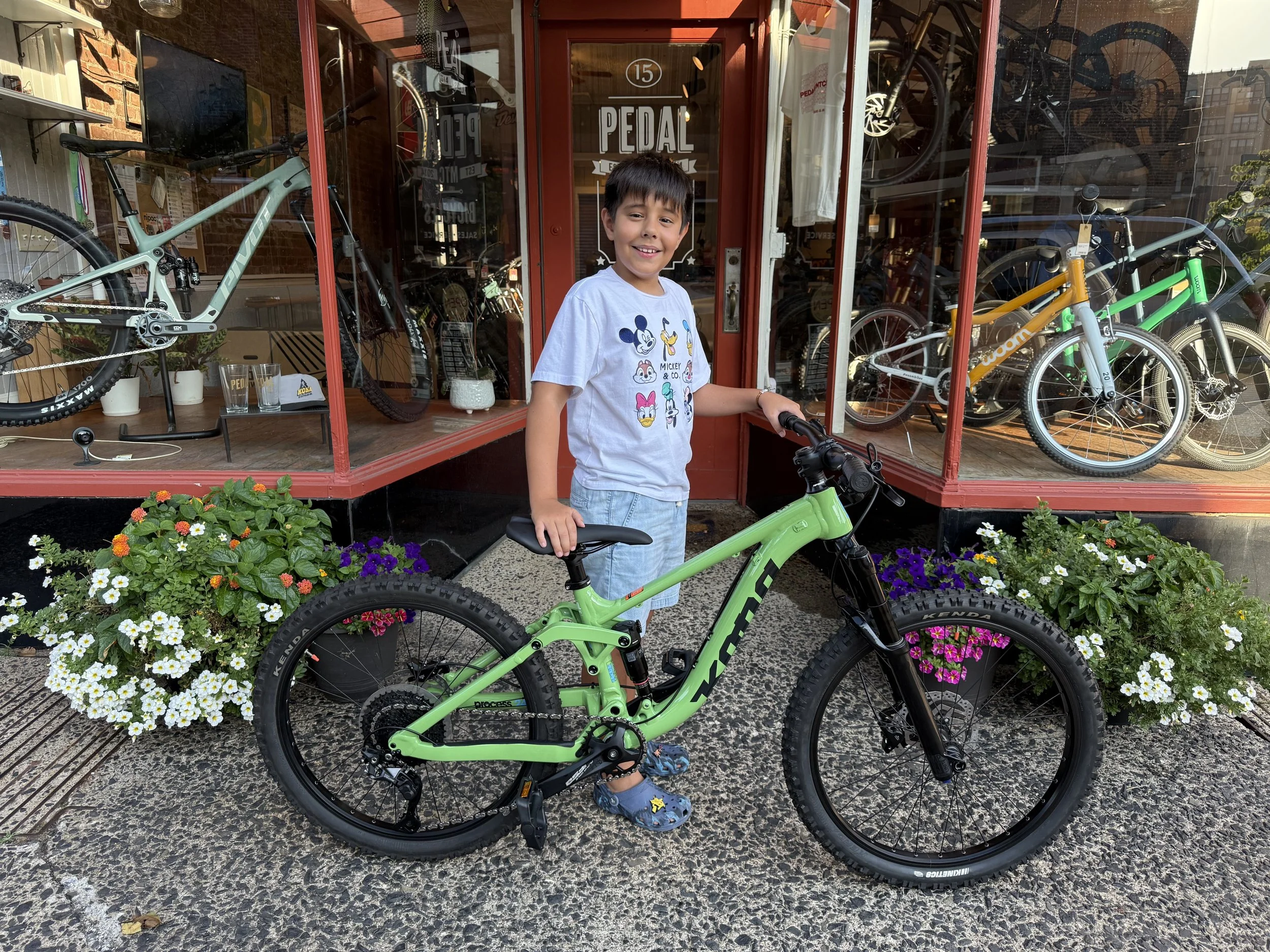 Full Suspension kids mountain bike in green