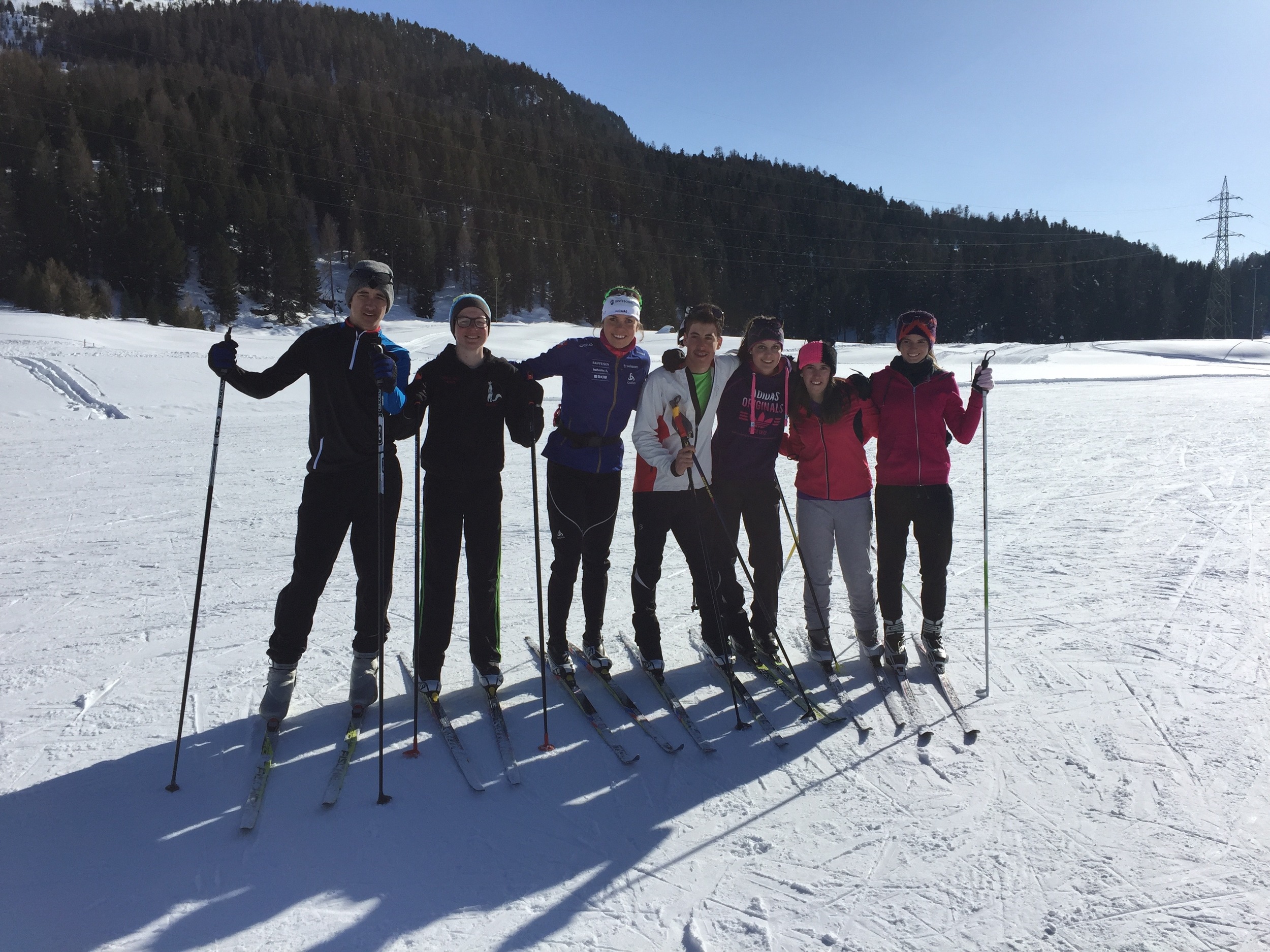  Instructing a group of Engadin school kids. Their motivation was impressive and all of them competed in either the half or full marathon.&nbsp; 