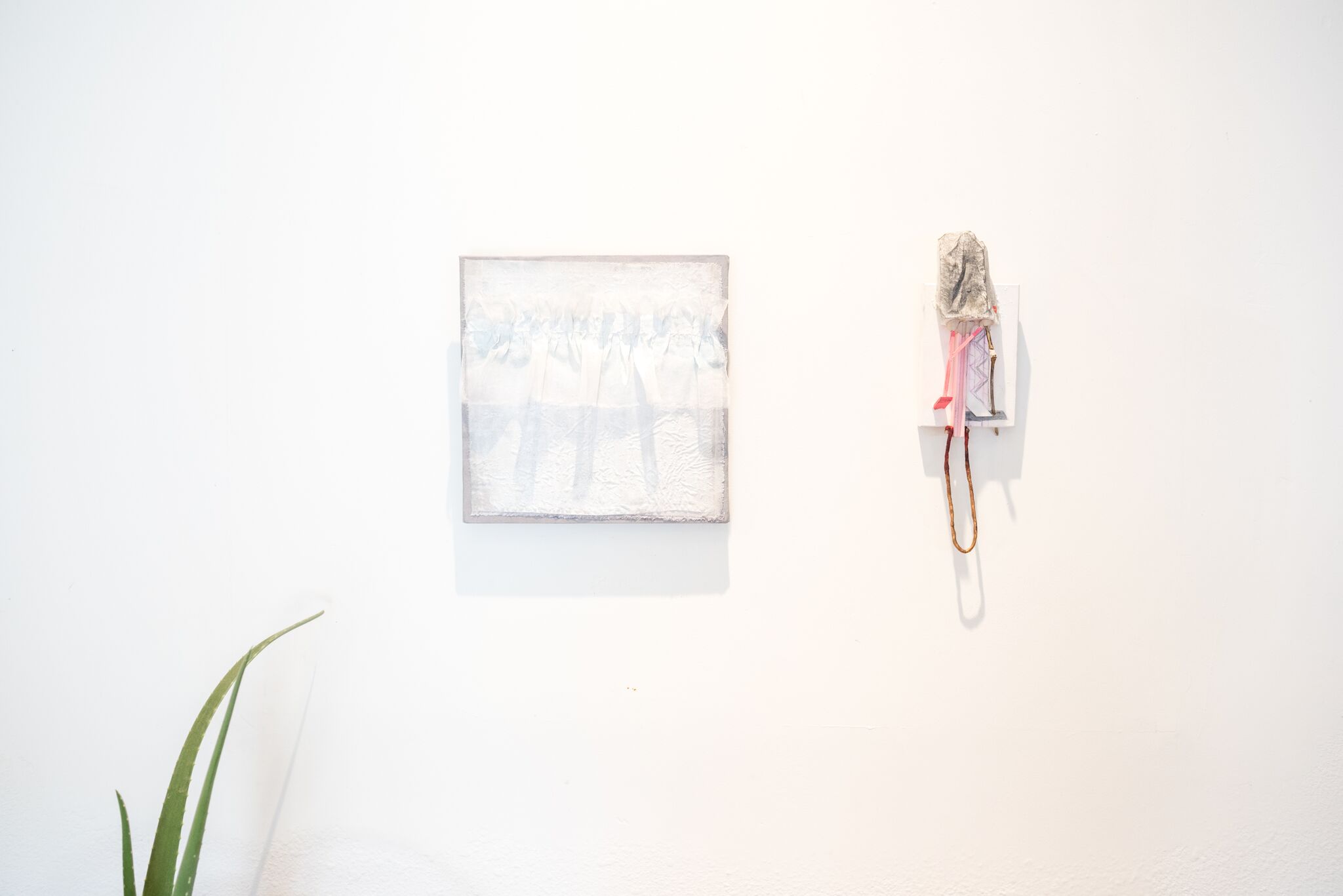 (Left) Robin Green, “Obfuscate,” 2016-18. (Right) Lydia Goldbeck, “Untitled,” 2018, image courtesy of Alex Connelly