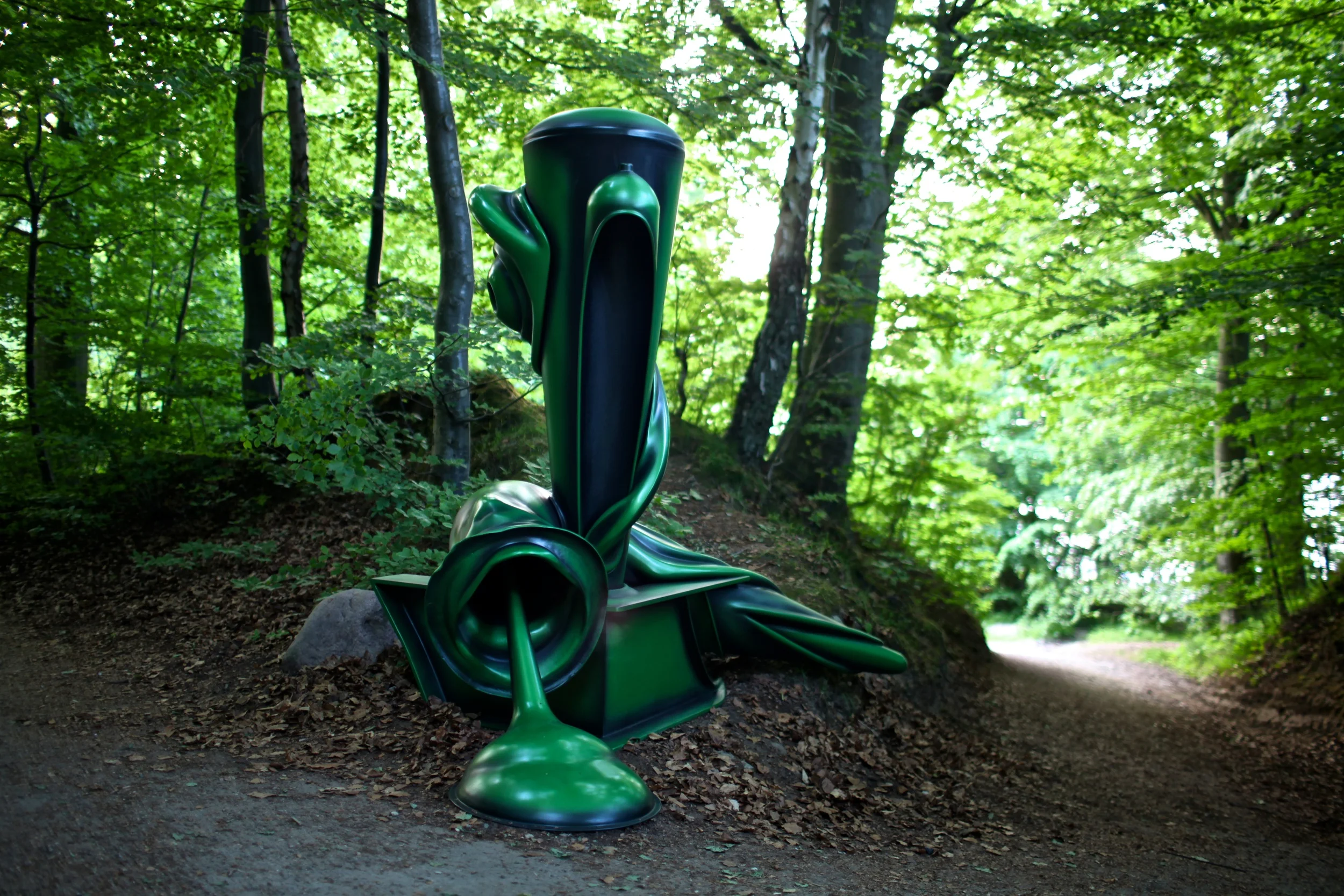   Arion Vulgaris  (2013), polyurethane and steel 