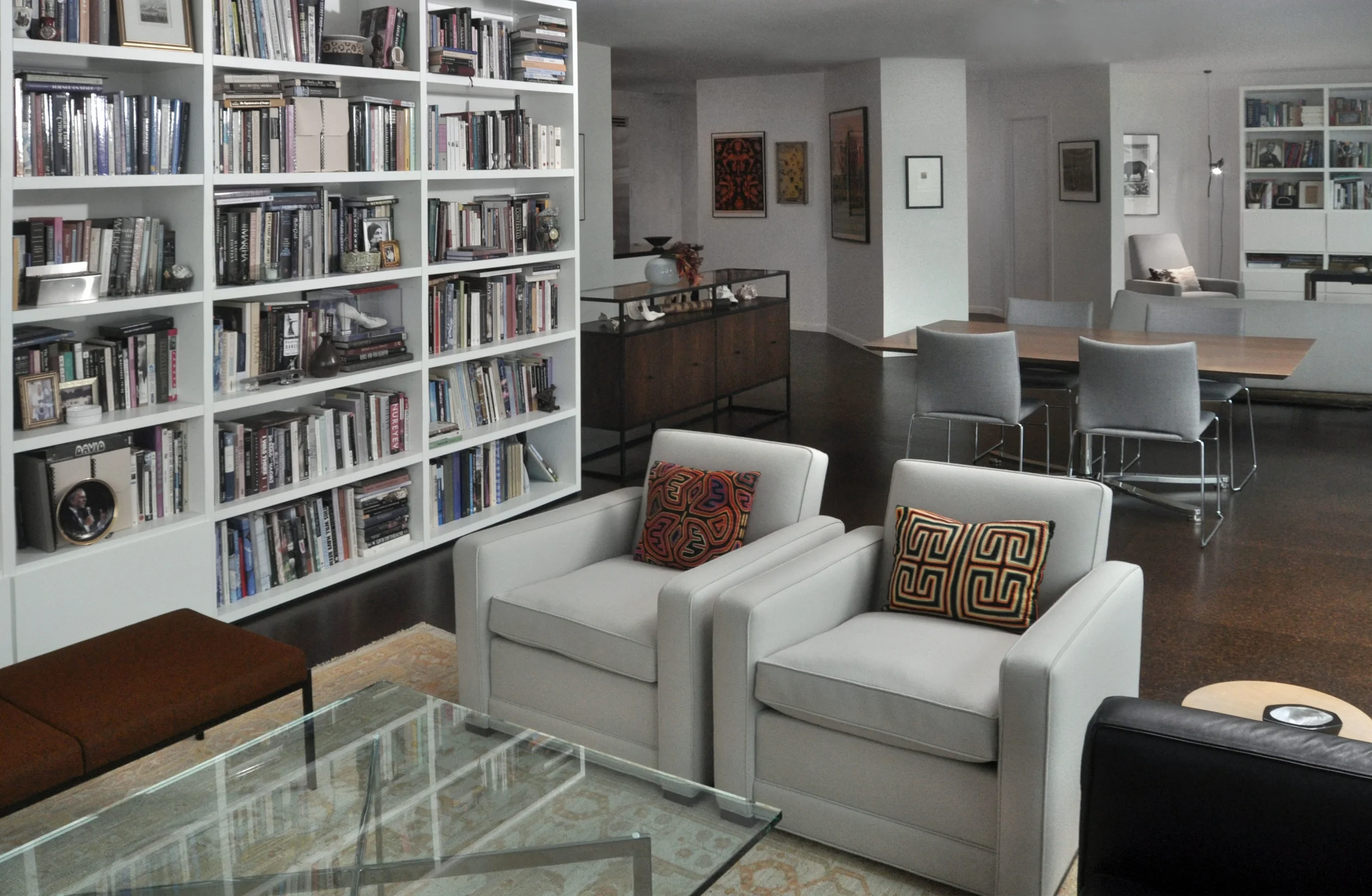 Tasked with creating a relaxing yet highly functional modern space for this client, we designed a multi-zone space plan that emphasizes the unit’s beautiful city and lake views. Add in iconic furnishings, stunningly simple Poliform bookcases, a stellar art collection, and a wealth of interesting objects and you get a highly personal living space that is timeless, elegant, peaceful, and impactful. Iconic design, redefined, just the way we like it. What we did: NMI designed a plan to seamlessly combine an adjacent unit, expand doorways, restore the original Marlo HVAC units, and incorporate new large-format cork flooring. In addition we provided the client with a comprehensive space plan that included custom designed cabinetry, furnishings, textiles, and lighting. We also aided in the curation of the client’s existing art collection.