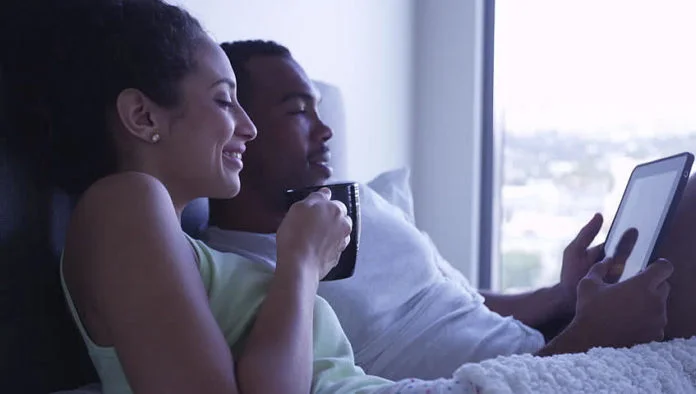 couple-bed-coffee-696x394.jpg