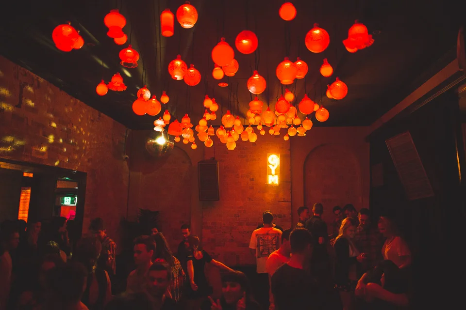 Indian-Summer-at-World-Bar-Photo-by-Oliver-for-Voena-11.jpg