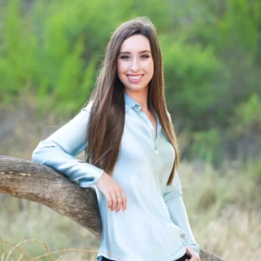 Alexandria West | LinkedIn Year: Sophomore Major: IMC