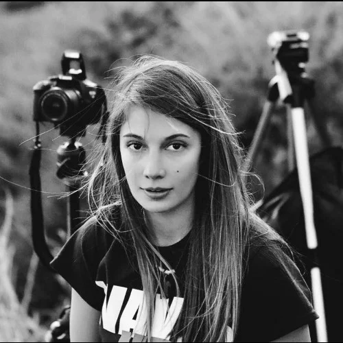 Emma Mendakis | LinkedIn Year: Senior Major: Advertising