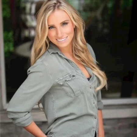 Lauren Beauchamp | LinkedIn Year: Junior Major: IMC