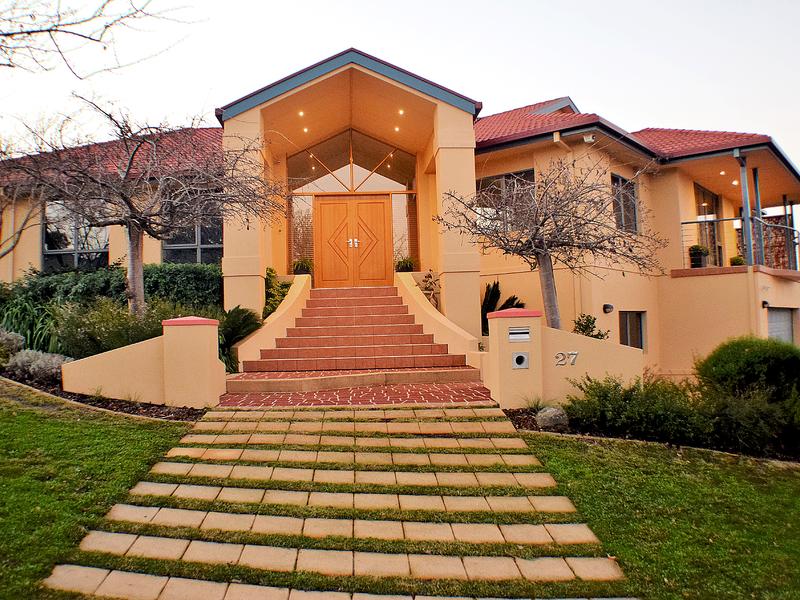 $1.215m for this 5 bedroom, 3 bathroom McRitchie Cct home on a 851m2 corner block, sold three weeks ago.