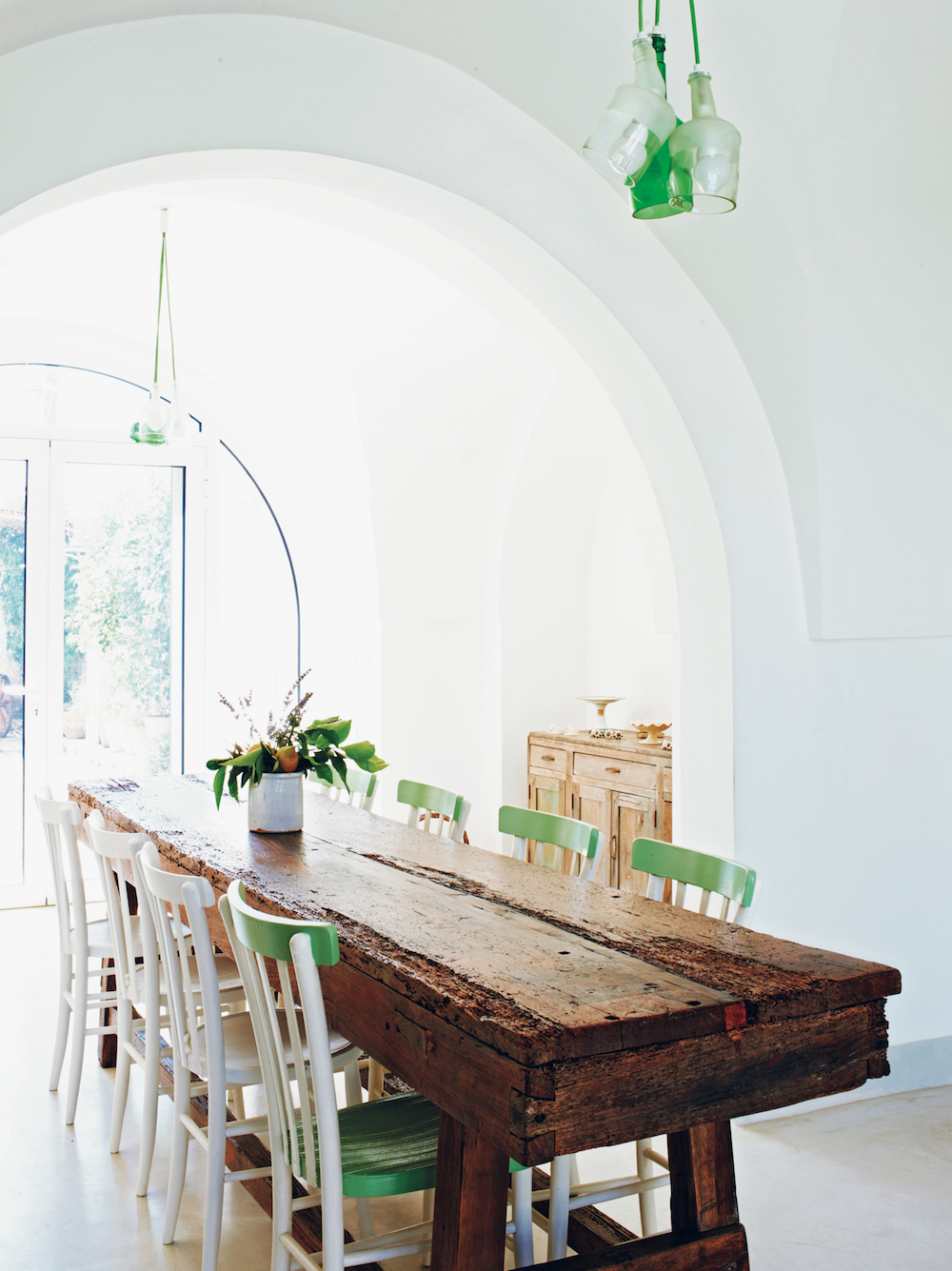 Italian Rustic: Home of architect Raffaele Centonze & family in the southern Italian region of Puglia.