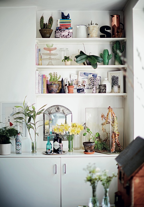 Open shelving in both the living room and kitchen allows the couple’s style to shine through. The fireplace shelves display decorative items like small plants, pictures and books, while the cupboards beneath serve as a drinks cabinet and storage for extra glassware, candles, vases and other things they’d rather not have on show.