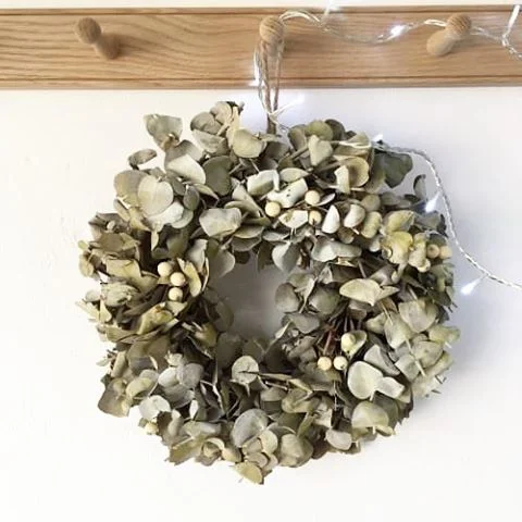 Have you checked out the Heart Home shop yet? We've put together some lovely gift ideas and you'll also find some gorgeous unique Christmas decorations, including this gorgeous white berry Christmas wreath ✨✨✨ Come and have a look and be tempted! Link in profile 🙌🏼🌲❤️️