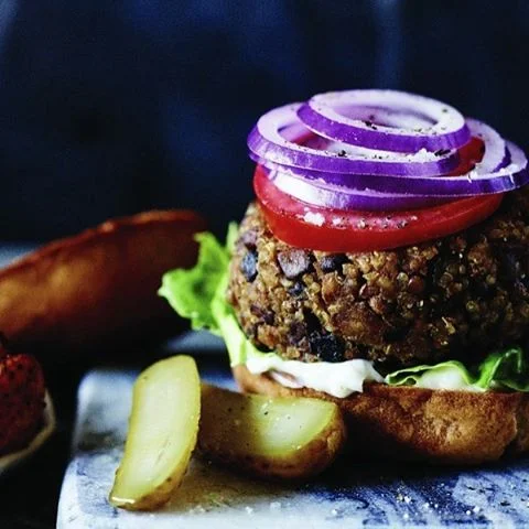 Recipe of the week is BBQ mushroom & bean burgers with wedges - Extract from The Perfect Blend by Tess Masters. Full recipe on the blog! Visit now link in profile! #hearthomemag #hearthomerecipes