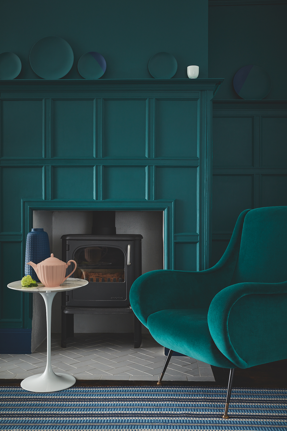 Wall And Panelling: Mid Azure Green 96, Skirting: Royal Navy 257