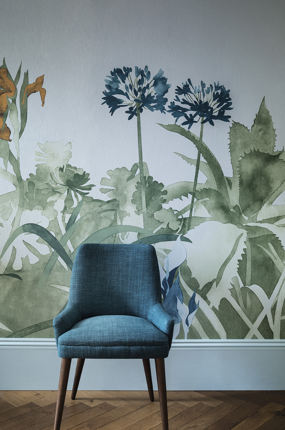 ‘Tresco’ in collaboration with Hugo Dalton by Paint & Paper Library; Wallpaper: Aloe Walk – Glass (Detail); Paint: Glass I 581 in Pure Flat Emulsion, Skirting in Glass III 583 in Architects’ Eggshell.