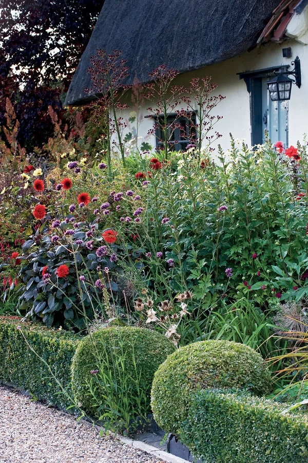 Secret Gardens of East Anglia by Barbara Segall (6).jpg