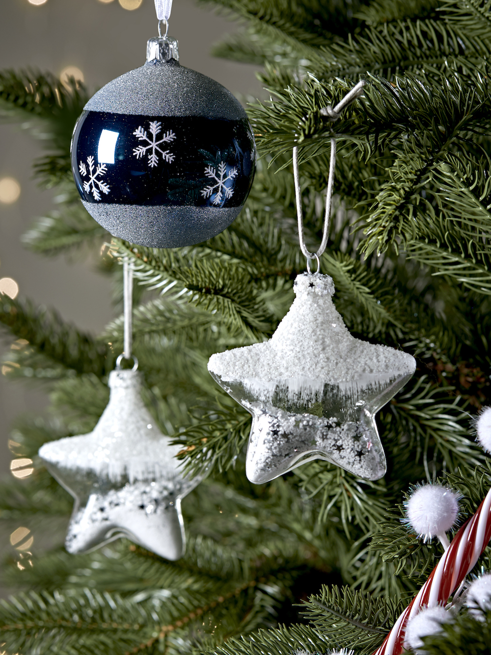 www.coxandcox.co.uk Six Sparkle Filled Glass Stars X-6SPARKSTA Six Midnight Snowflake Border Baubles X-MIDBORDER 18.50 ALT.jpg