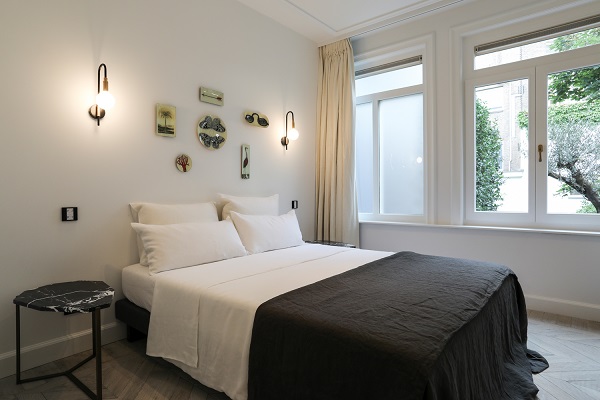 A Cutting Edge Design Apartment in the Heart of Amsterdam by The Collective Studio (16).jpg