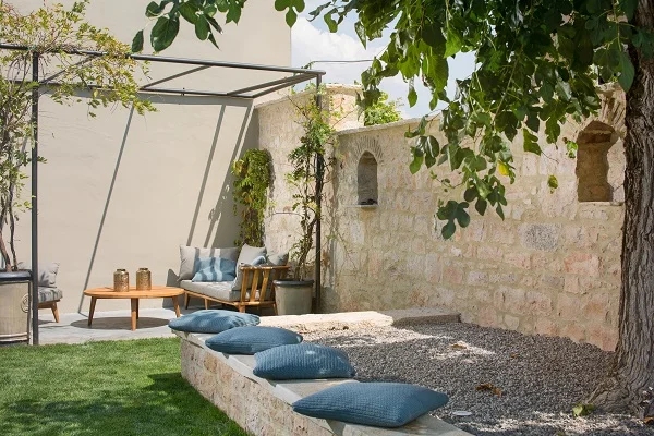 A Croatian Villa That Combines Traditional Istrian with Modern Industrial Style (8).jpg