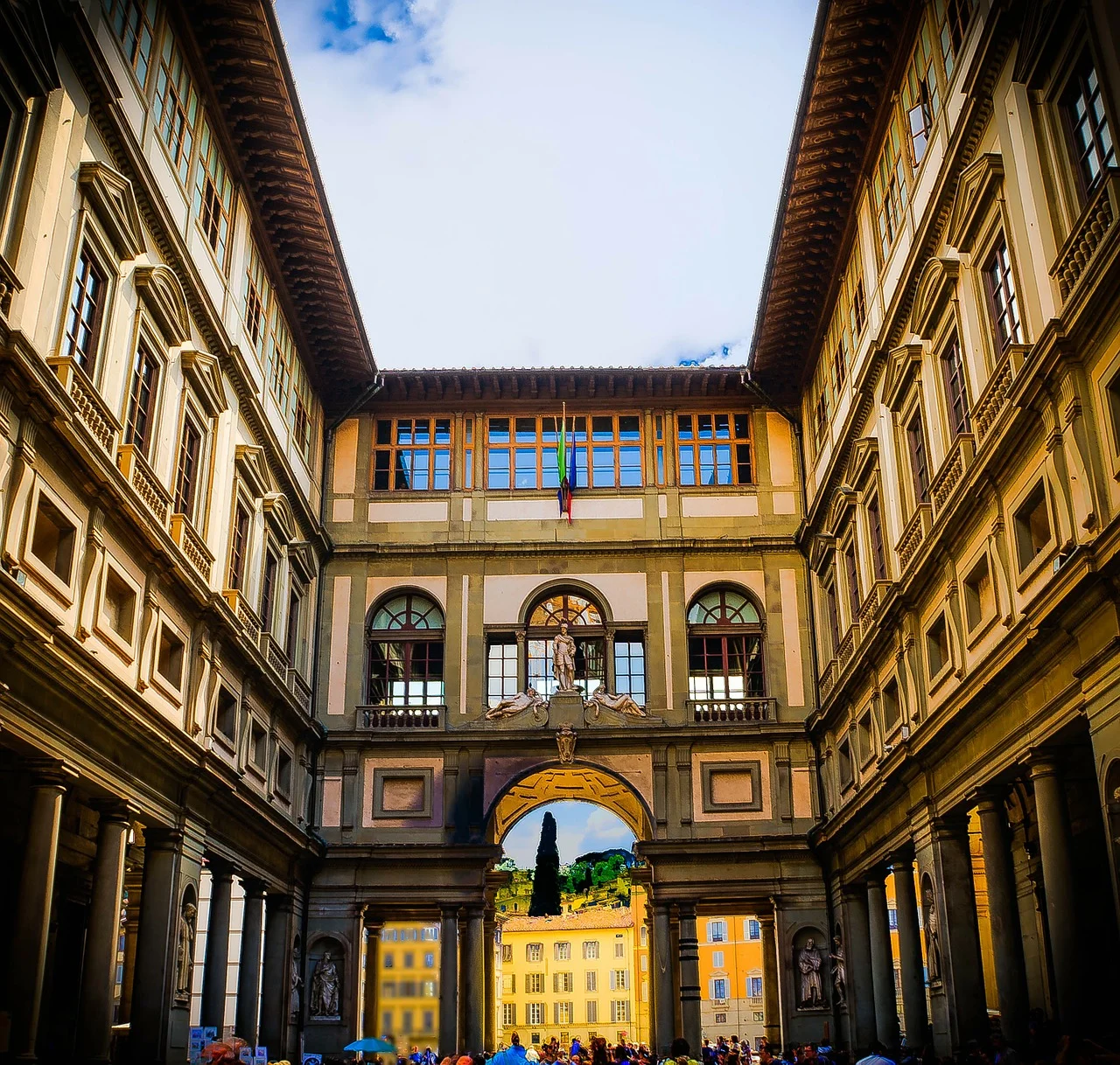 190228 - ELLE VOYAGE - UFFIZI GALLERY.jpg