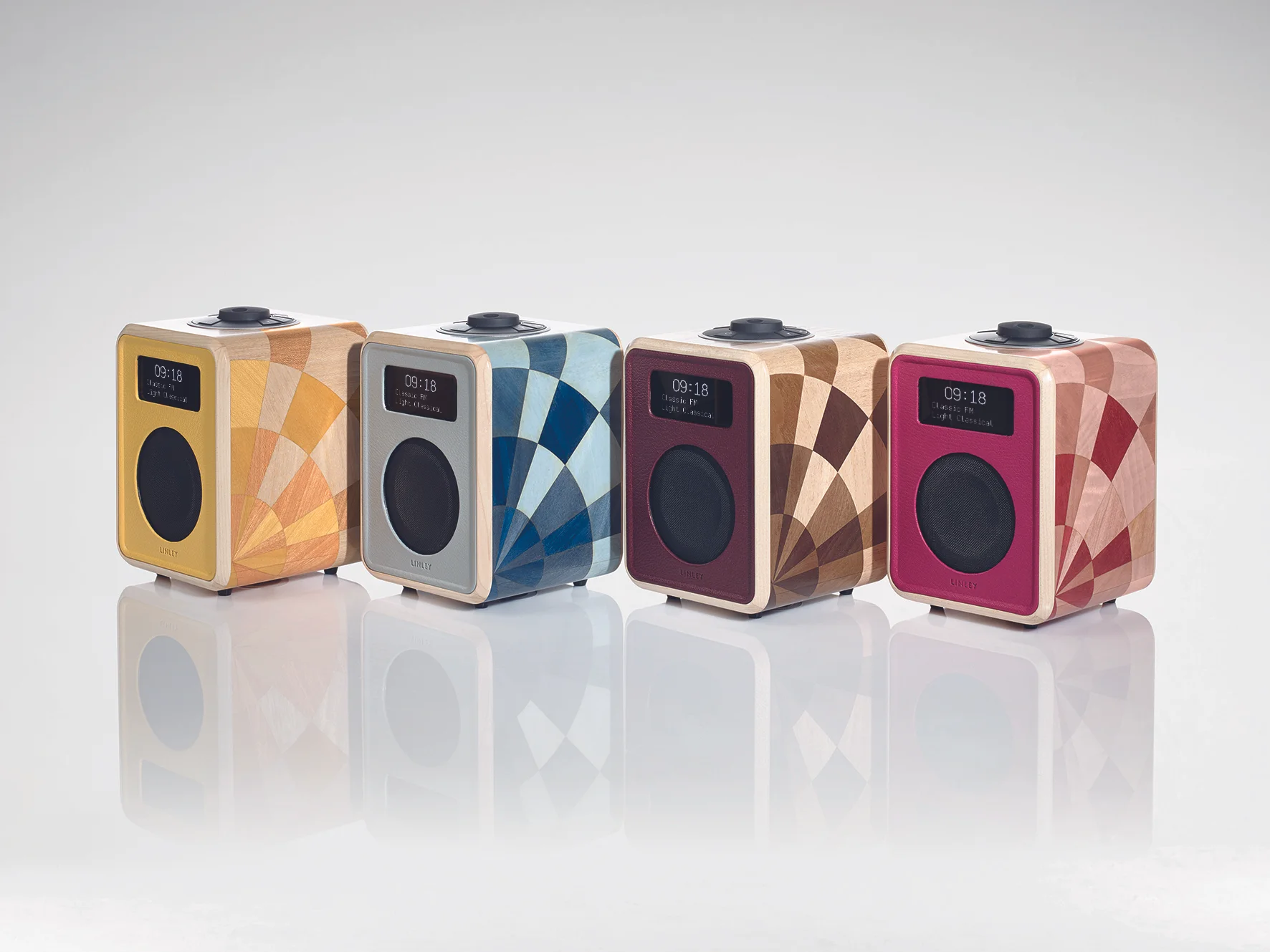 Tempo_Bluetooth_Radio_Group_001_HR+display.jpg