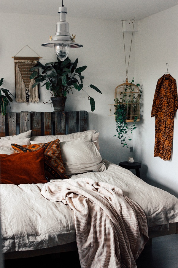 Image: Fie Frøling; instagram.com/woodlandwhim For an unusual display hang a beautiful item of clothing as if it were a piece of art.