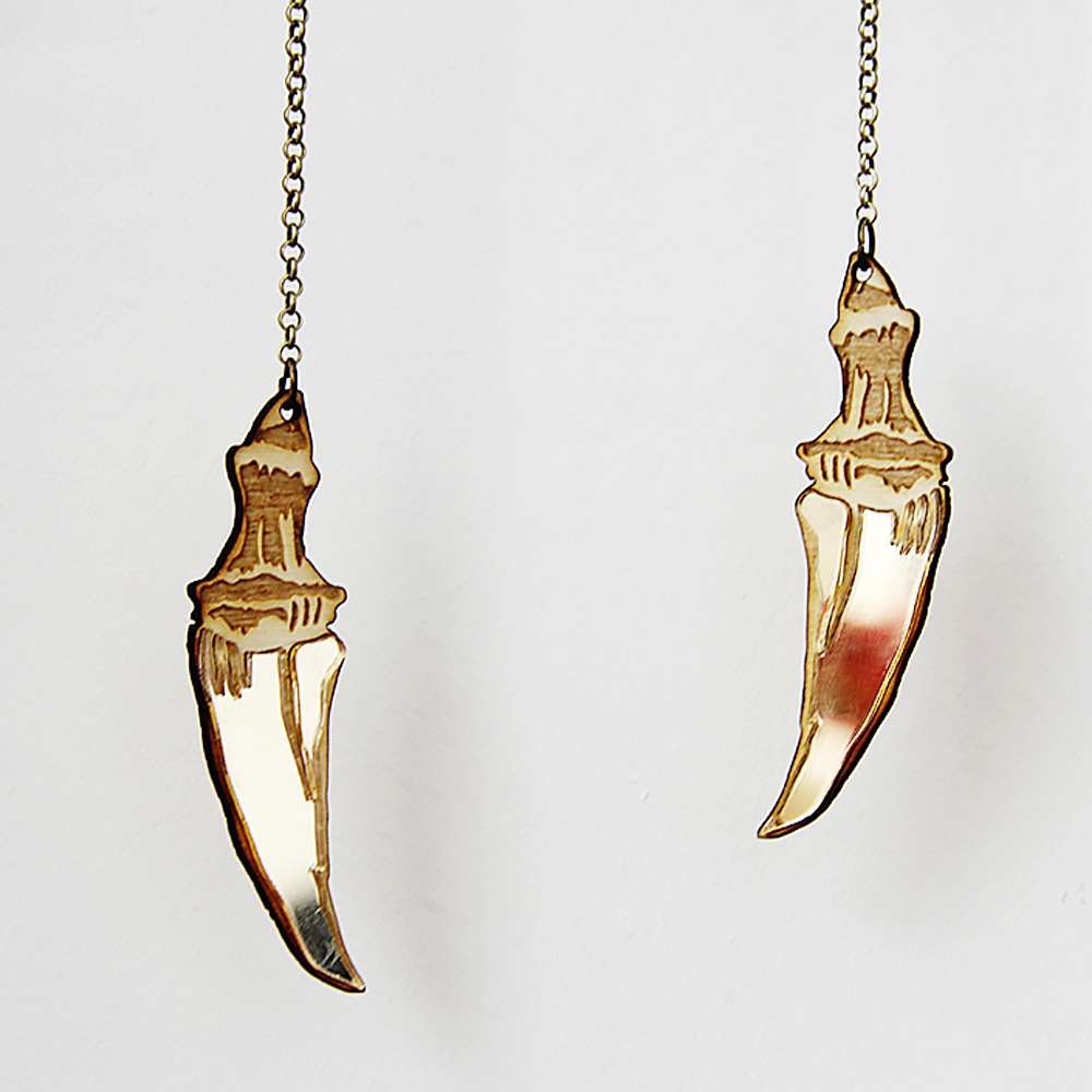 Dragon_tooth_necklace_1000.jpg