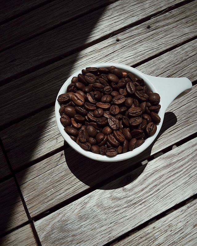 We partner with @herkimercoffee because they use premium coffee from farms that practice traditional old world cultivation methods. As well as growing coffee sustainably, in its natural environment. 📷 @situpstraight 
#coffee #metropoliscoffee #goodm