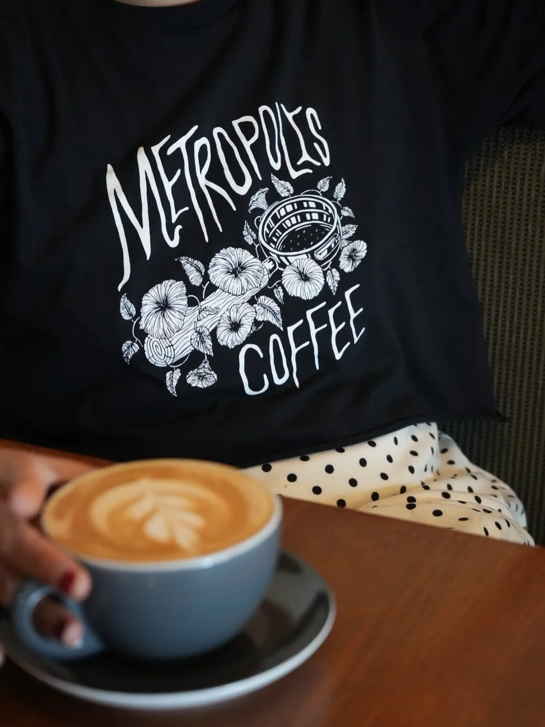 Did you know Metropolis can be your one stop shop? 
* Shirts for $20
* 12oz Traveler for $21
* Diner Mug for $10 
See what else your favorite Metropolis shop has to offer on your next coffee run! ☕️☕️
Photography by @behn.mk