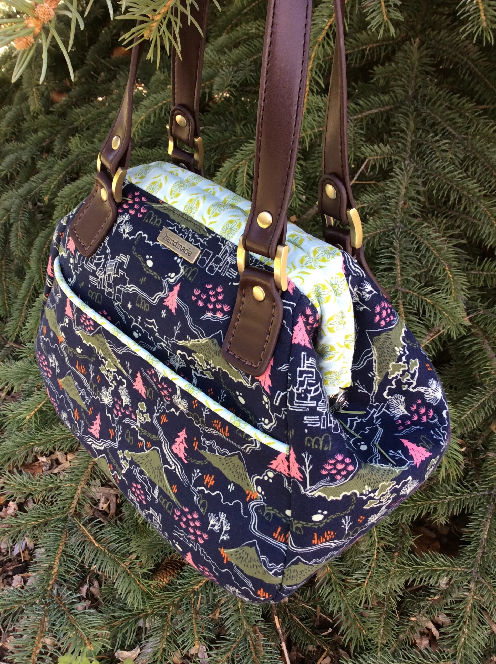 A small Companion Carpet Bag.