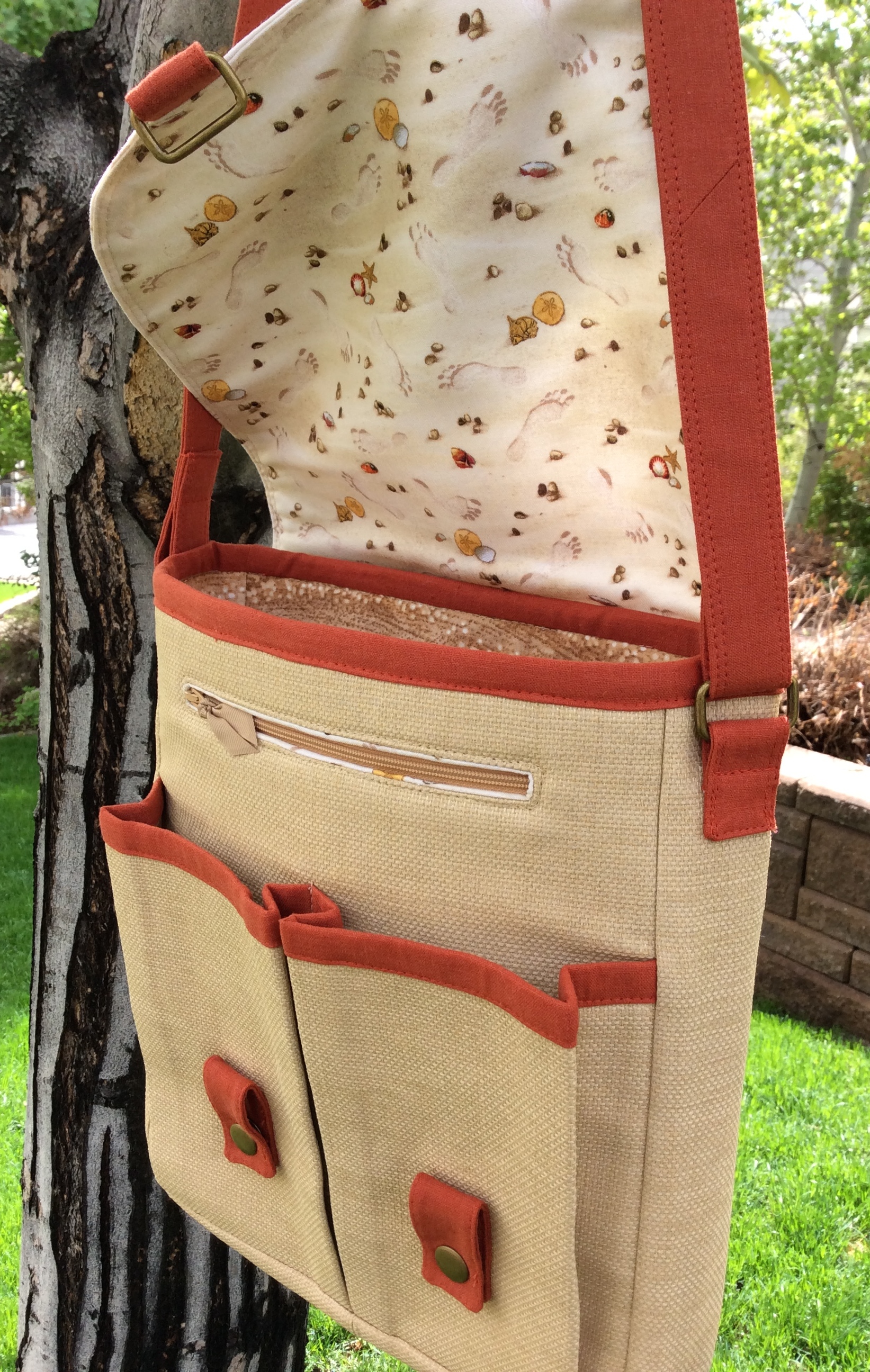 Sewing Pattern by Noodlehead Campfire Messenger Bag