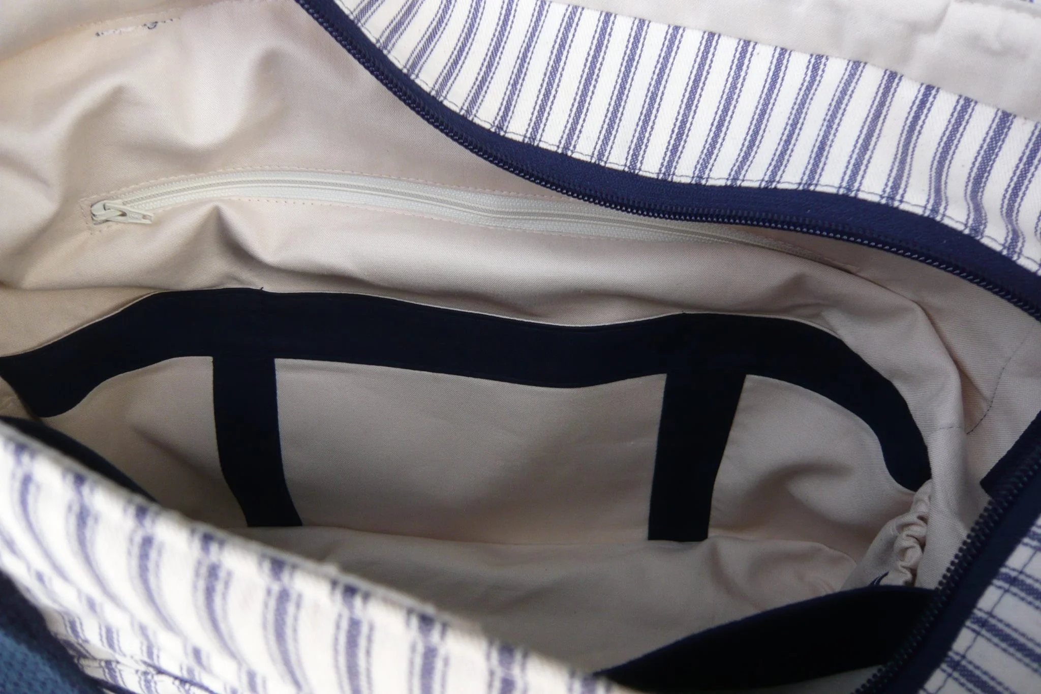 The three interior slip pockets are easy to see with the accents that Paula added to her Sidekick Tote.