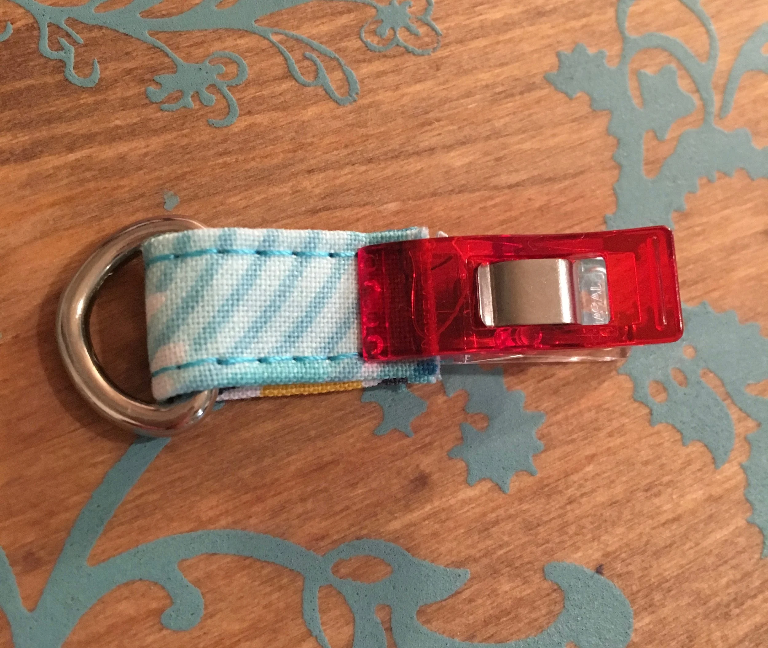Here is my ring loop with a D-ring, but in reality I want to use a split key ring!