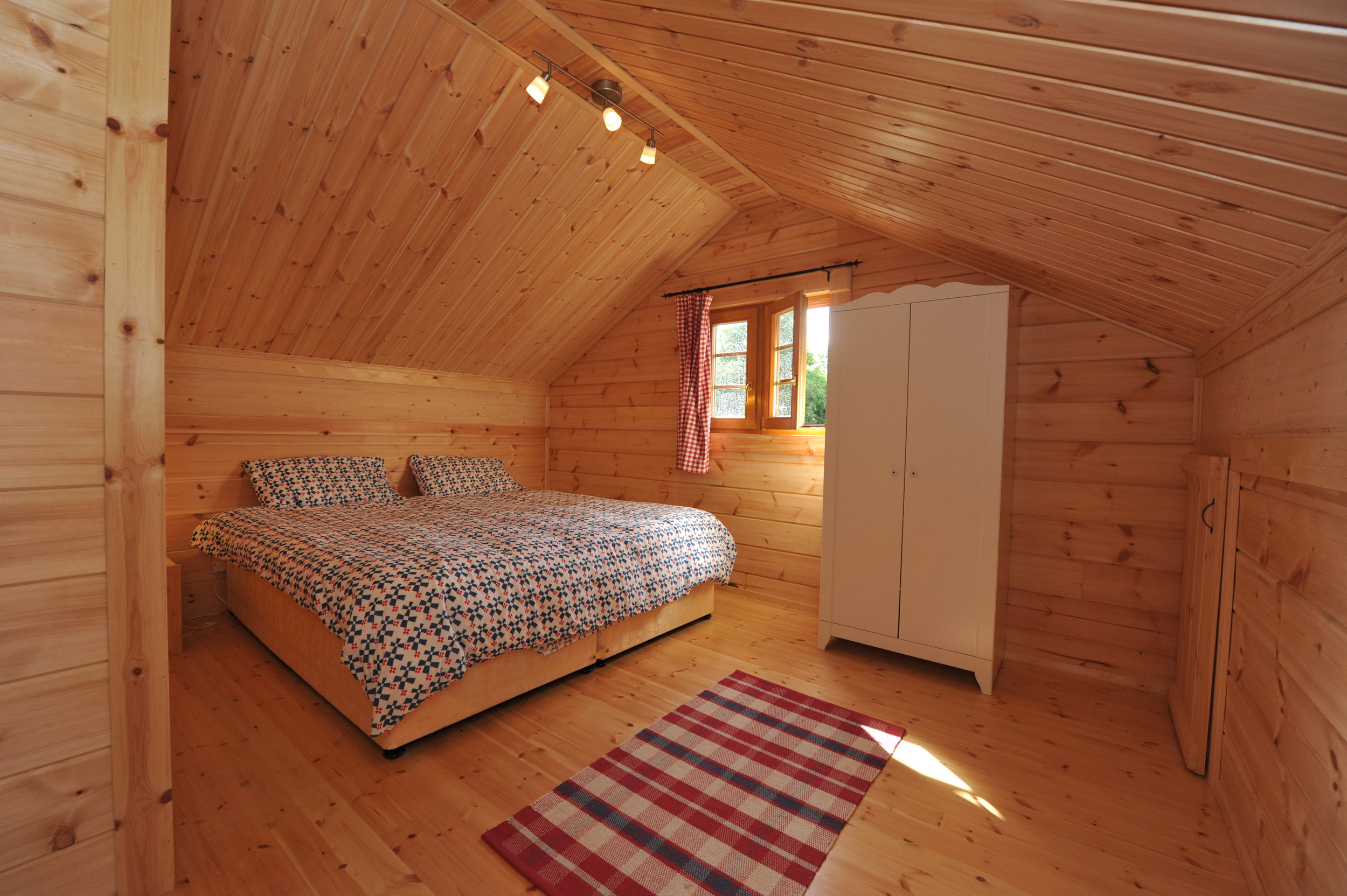 log hse upstairs bedroom.jpg
