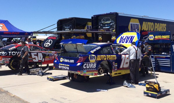 Crew works on the #16 NAPA Car at Tucson Speedway.jpg