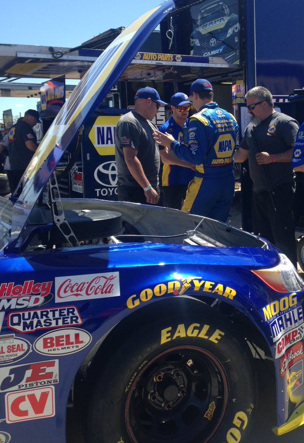 Todd talks with crew chied Chris Lawson and Team after the first KNWest practice at Tucson Speedway.jpg