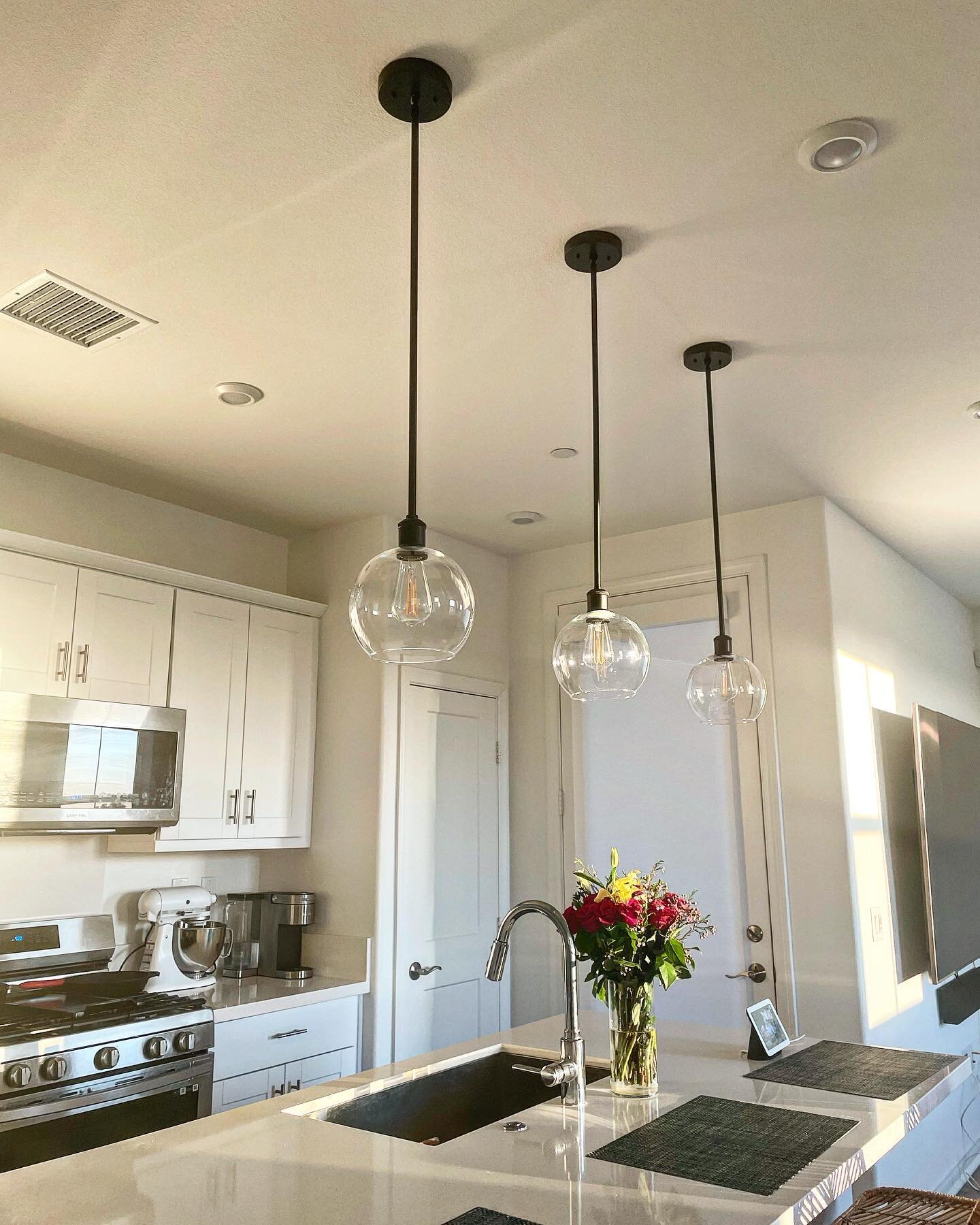So happy to see these custom pendants we did for @gina_dolce.vita in San Diego. They look fantastic in your new kitchen! 

Happy clients make my job even sweeter. Thank you!! 

#customlighting #lightingdesignersantacruz #lightingdesignercalifornia #l