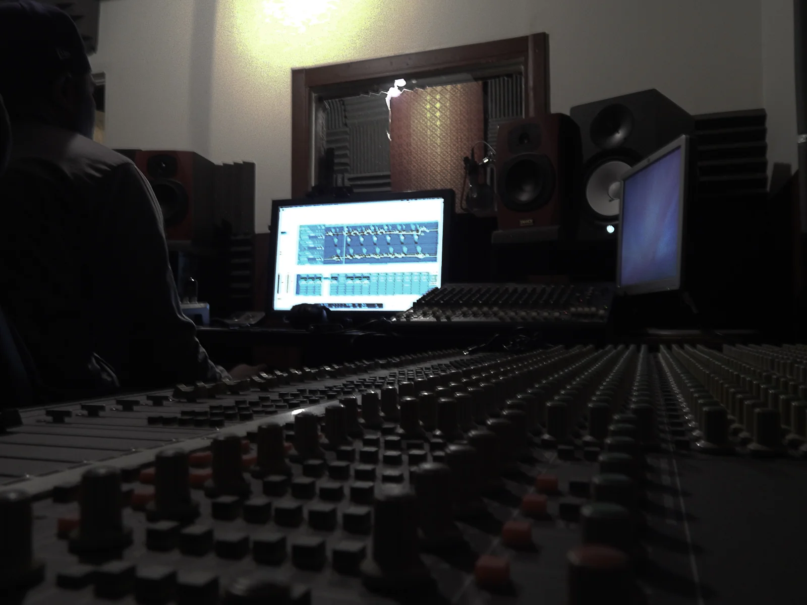 studio (13 of 30).jpg