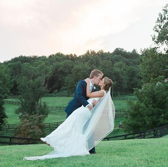 The dip! #weddinginspo #dcbride #virginiabride #marylandbride #highholdborne @highholdborne