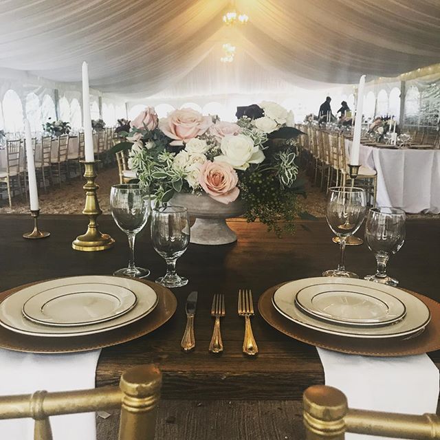 Stunning flowers by @rosewoodfloraldesigns this past weekend! #weddingflowers #fallwedding #weddingdecor #farmtable 
Looking forward to seeing the real deal photos from @alimclaughlin 😊
