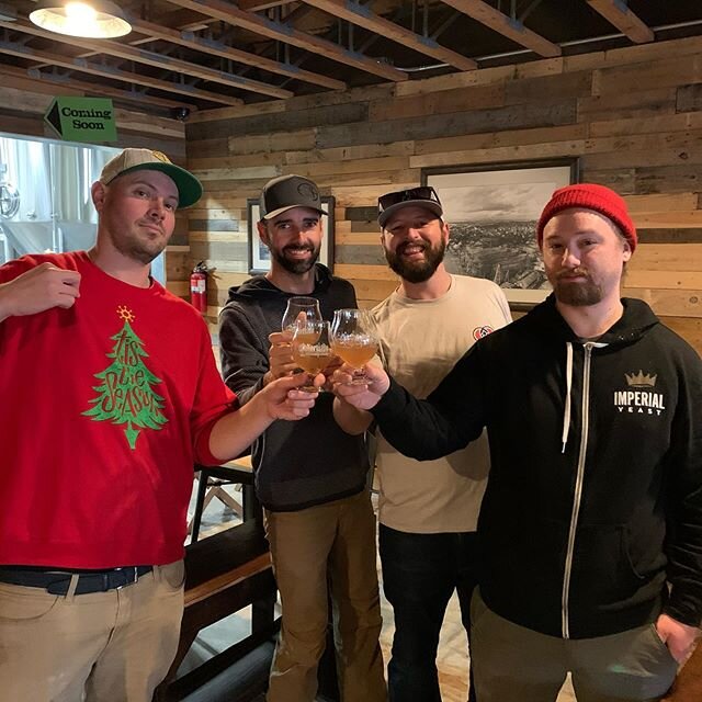 Got together with some other hop magician friends to create a new collab IPA. It&rsquo;s of a clear NW Style, but tastes as big and juicy as the hazy&rsquo;s. WHAT? &ldquo;Shut The Fort Door&rdquo; #sabro #citra #cryoazacca