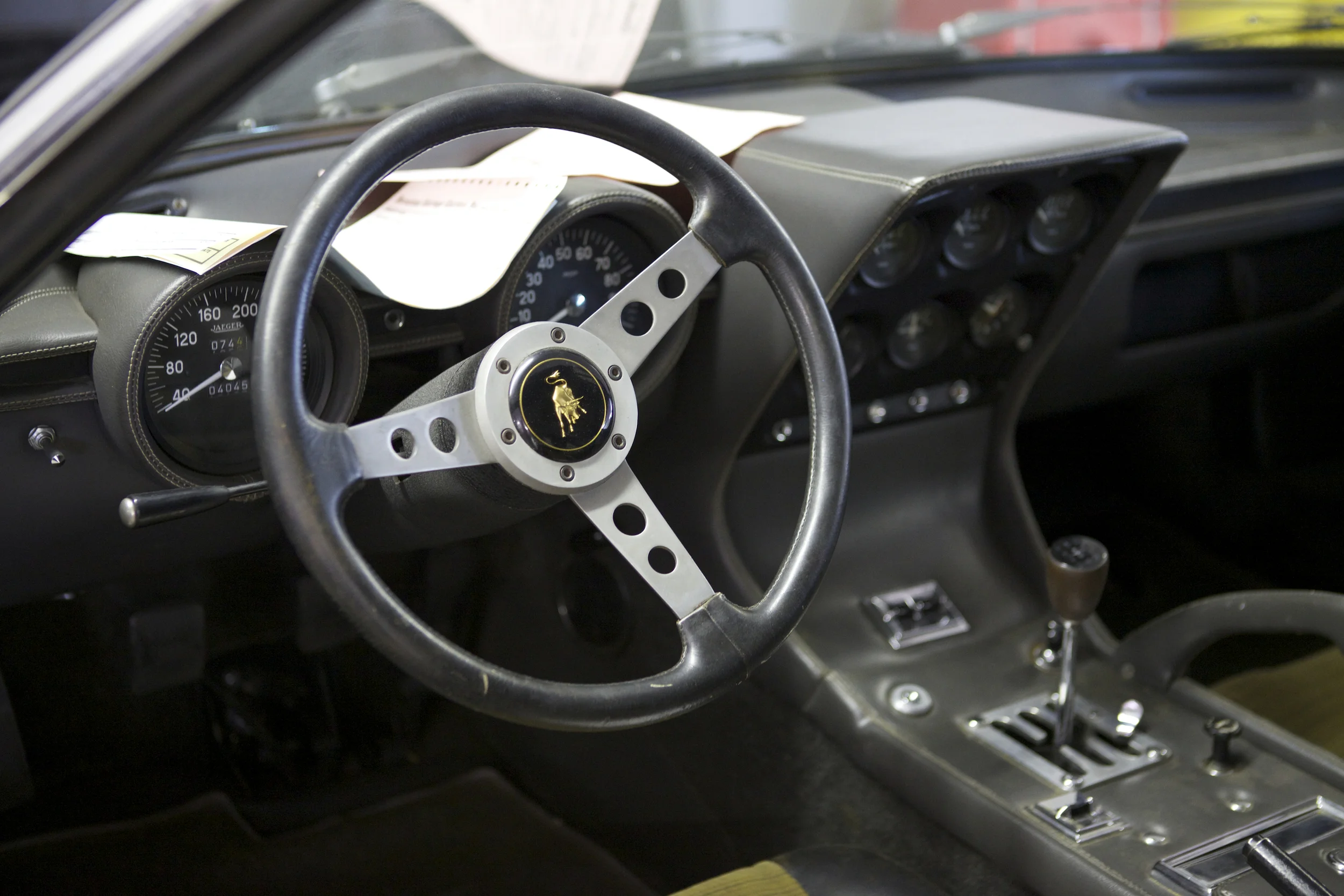 lamborghinimiurasteeringwheel.jpg