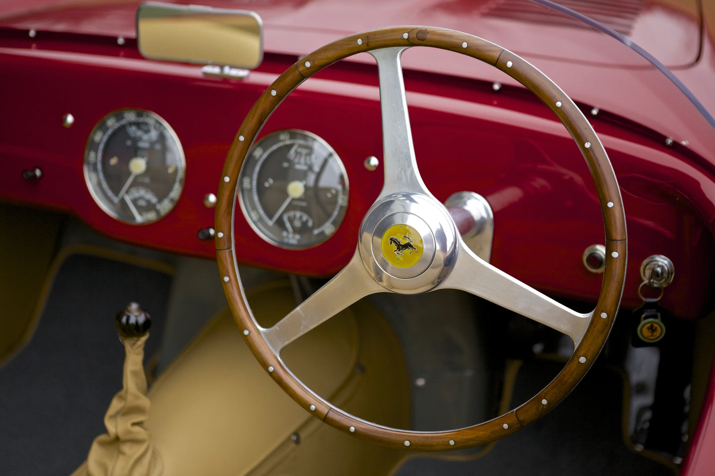 ferrari225steeringwheel.jpg