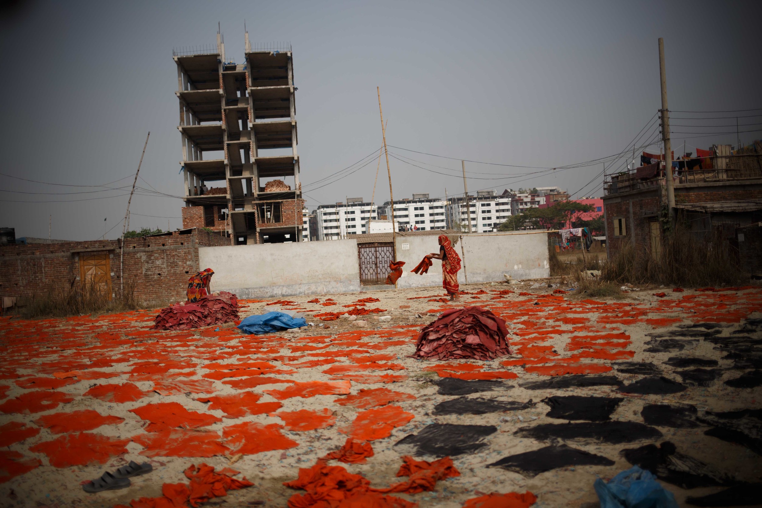  Life around Hazaribagh revolves around leather. Many work in the factories or in a job linked to the production of leather. The potential shift to a new location, despite numerous setbacks by the government, will likely have a negative short term im